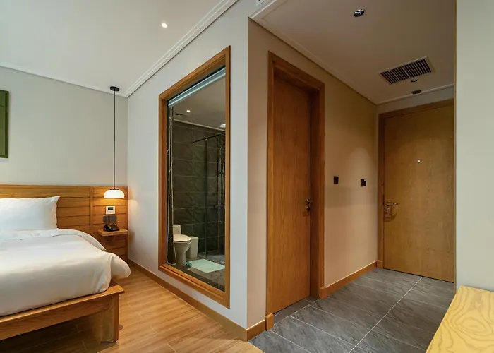 Khách sạn Nam By D'lecia 4*