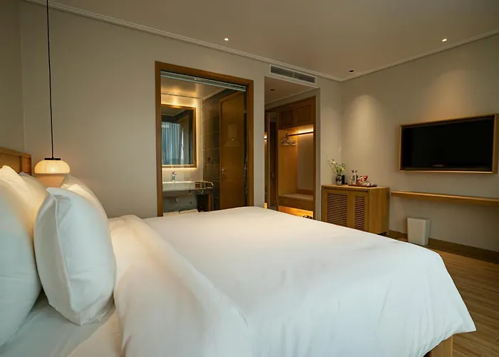 Khách sạn Nam By D'lecia 4*
